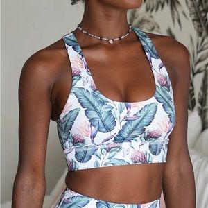 ✨NWT✨Tropical Paradise Sports Bra🏝️Love Fitness🏝️